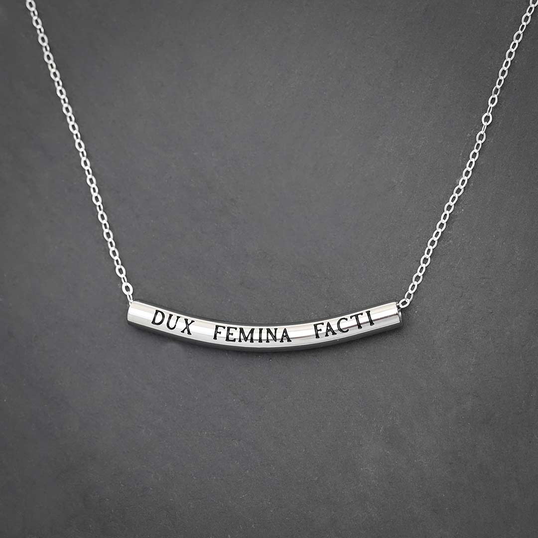 DUX FEMINA FACTI Necklace